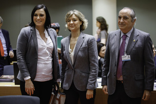 El consejero Arriola, con la ministra de Medio Ambiente, Isabel Garca Tejerina, y la secretaria de Estado, Mara Garca.