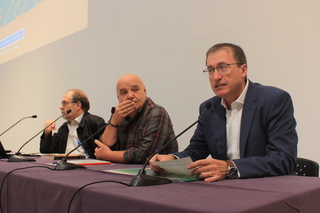 Eugenio Jimnez, director de Centros y Planificacin (primero por la derecha), ha dado inicio a las jornadas