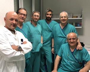 Equipo de la Unidad de Arritmias y Electrofisiologa del Hospital acompaado por el Jefe de Servicio de Cardiologa y el Dr. Josep Brugada
