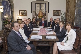 Los miembros del  Gobierno, reunidos en Trucos.JB