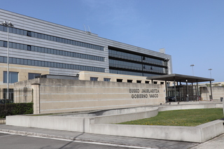 Eusko Jaurlaritzaren instalazioak, Lakuan