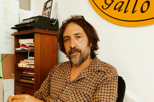 Be&ntilde;at Arginzoniz, Ediciones El Gallo de Oro argitaletxeko editorea: &laquo;Argitaletxe bat bere katalogoa da, besterik ez&raquo;