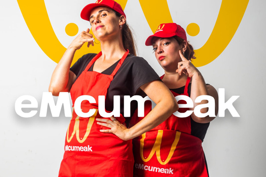 Maria Rivero eta Itxaso Pay&aacute;, "eMcumeak" ikuskizunaren egileak: &laquo;Emakume sortzaileak izarrak bezain ugariak dira, baina ez dago konstelaziorik&raquo;