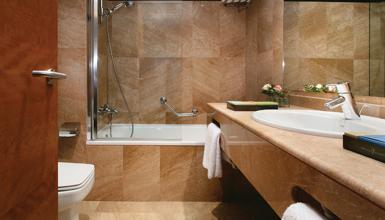 Ba�o de la habitaci�n doble y doble uso individual