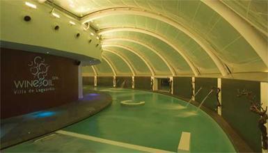 Wine Oil Spa zentroaren barrualdea