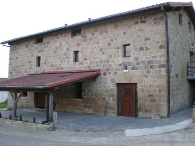 Eraikinaren aurrealdea