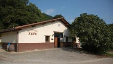 Exterior de la sidrer�a Axpe