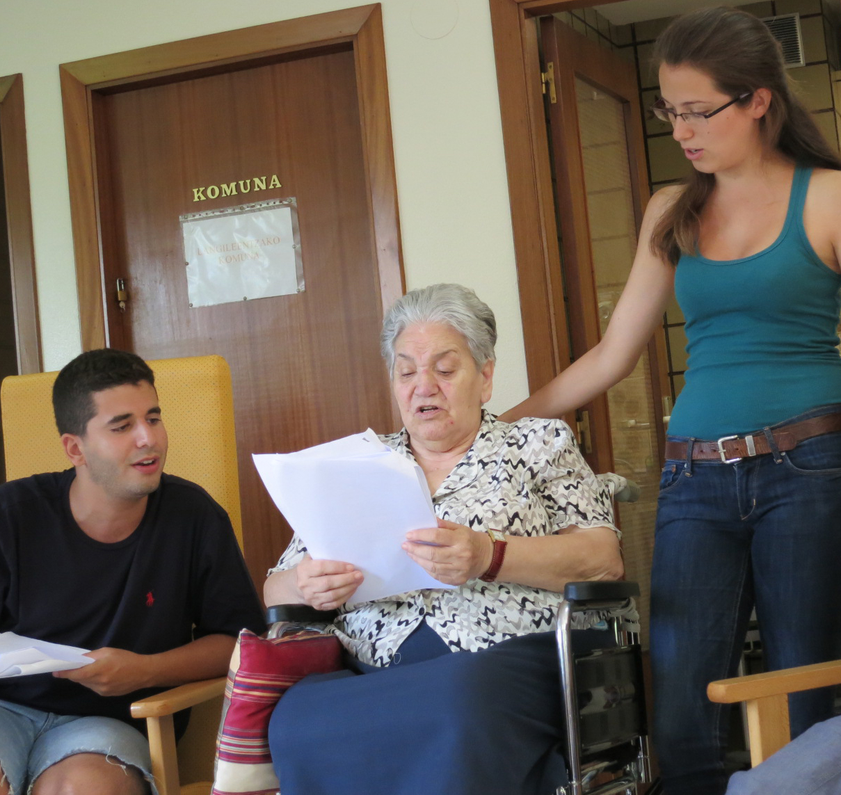 Intercambio generacional en el campo de trabajo de Bergara