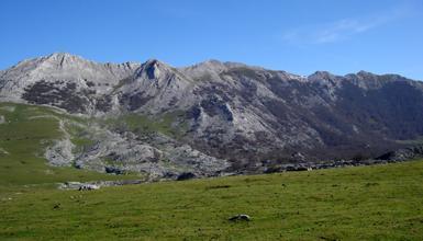 Aizkorri-Aratz Mountain Range