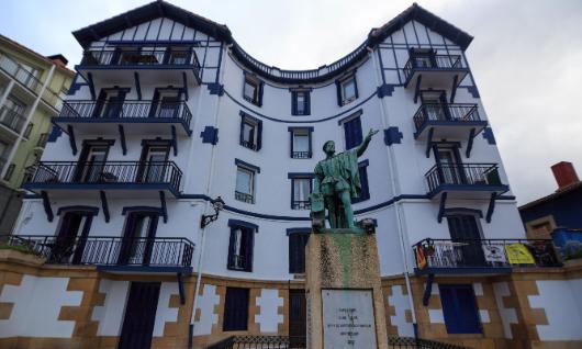 Monumento a Juan Sebasti�n Elcano