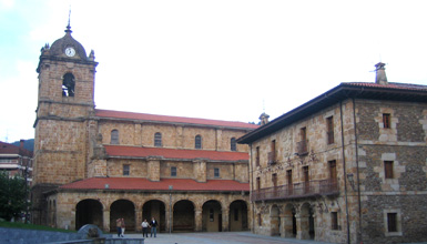 Ayuntamiento e iglesia Legazpi