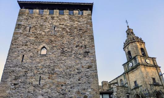 Torre Salazar y Bas�lica de Santa Mar�a 