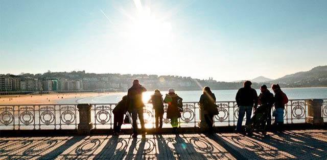 Hiru hiriburuak ezagutzen 