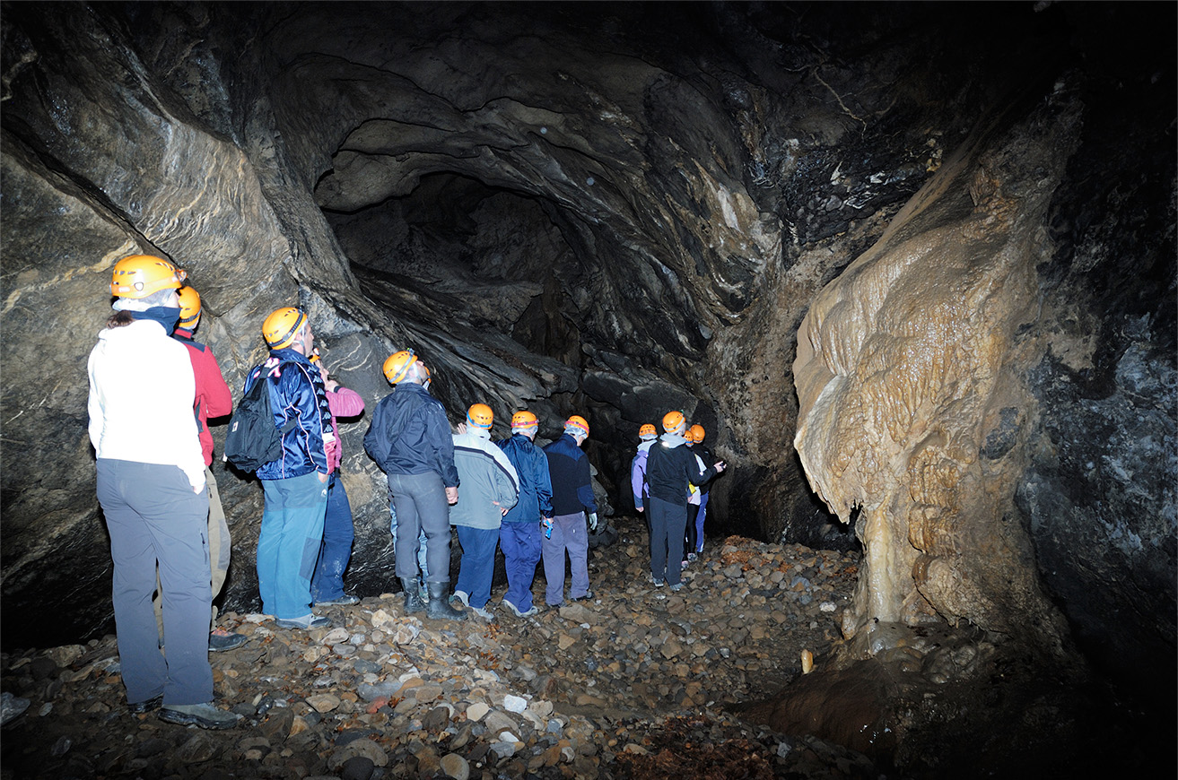 Espeleologoa egun batez O&ntilde;atiko Arrikrutz kobetan