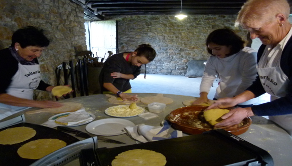 &acute;Talo&acute; workshop and guided tour of the Igartza Monument Complex in Beasain