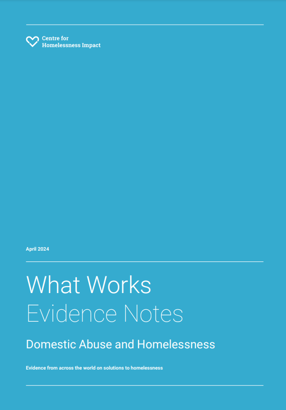Reproducci&oacute;n total de la portada del documento 'Domestic Abuse and Homelessness. What Works Evidence Notes. Evidence from across the world on solutions to homelessness (The Centre for Homelessness Impact, 2024)'