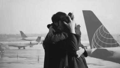 Felices.  Rut Briones y Raquel Dur&aacute;n