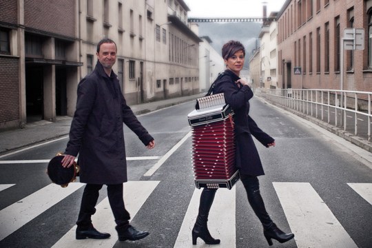 "Bazkal ondorena Agurtzane eta Ion Elustondorekin"