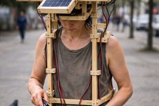 "Microarquitecturas habitables: cuerpo, objeto y fabricaci&oacute;n digital"