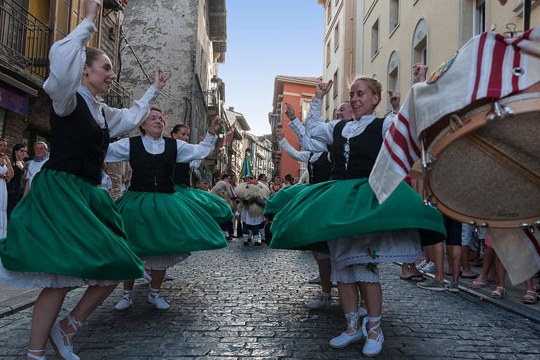 Euskal Jira 2026 de Irun: ERAIKI dantza taldea Euskal Jira 2026 de Irun: ERAIKI dantza taldea