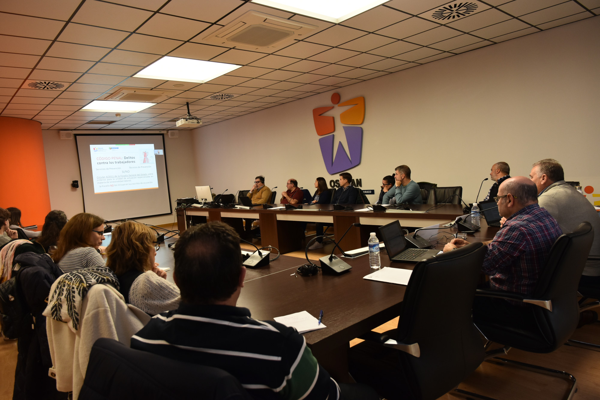 Comentarios a las evaluaciones de riesgos, incluidas las obras de construcci&oacute;n con y sin proyecto