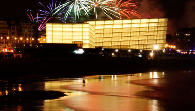 La Zurriola Beach at night