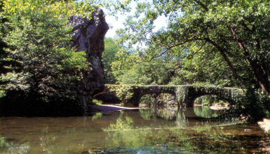 Puente Unanibi sobre el r�o Leitzaran