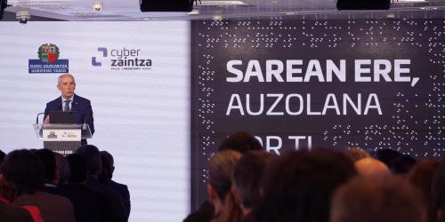 Josu Erkoreka, en un momento del discurso de apertura del evento de presentaci�n de Cyberzaintza, la Agencia Vasca de Ciberseguridad.
