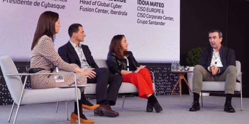Mesa redonda moderda por Mar�a Eugenia L�pez, Responsable de Conocimiento y Concienciaci�n de Empresas y Profesionales del Instituto Nacional de Ciberseguridad, en la que intervienen Xabier Mitxelena, Presidente del Cl�ster de Industrias de Ciberseguridad de Euskadi Cybasque, Idoia Mateo, Directora de seguridad de la informaci�n de Banco Santander Europa y Centro Corporativo, y Andoni Valverde, responsable del Global del Cyber Fusion Center en Iberdrola.