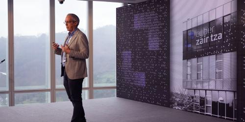 Javier Di�guez cierra el evento de presentaci�n de Cyberzaintza, la Agencia Vasca de Ciberseguridad.