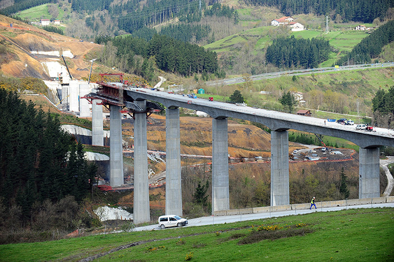Y vasca Viaducto Deba en obras