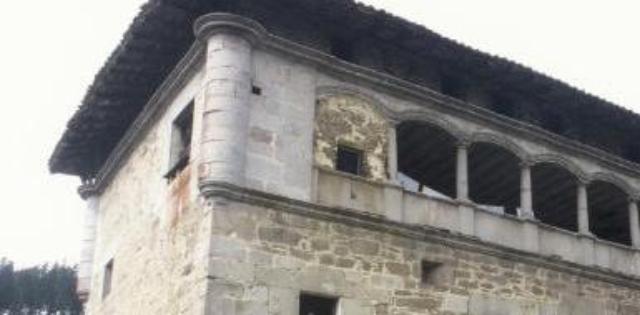 Oxirandoko dorrea eta jauregia