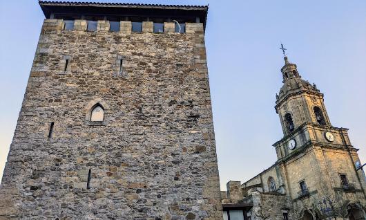 Santa Maria basilika eta Salazar Dorrea 