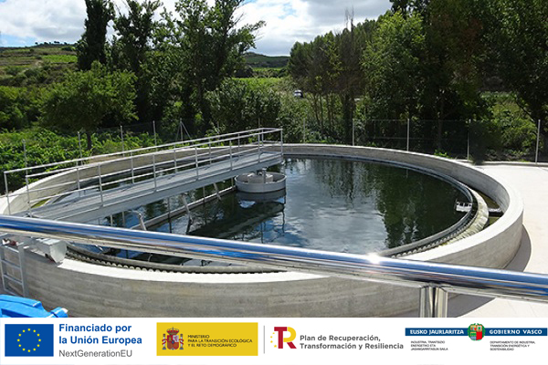 Araztegi bten irudia Next generation eta berreskuratze planaren logoekin