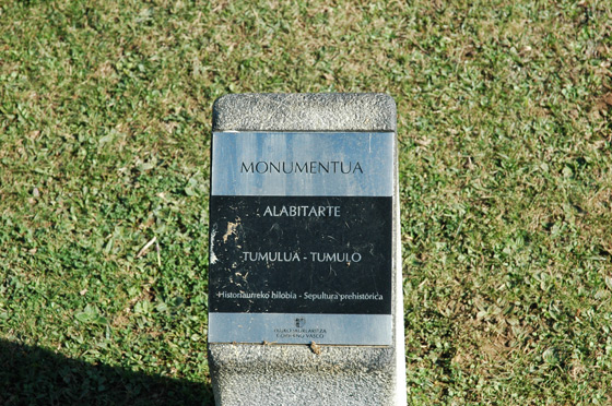 Alabitarteko tumuluaren plaka