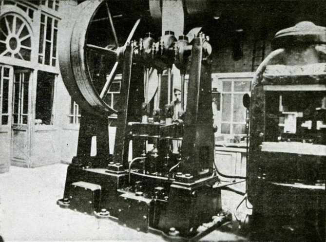 Bomba de cuatro cuerpos para impulsar la prensa de 1.000 toneladas construida para don Luis Anduiza (Archivo Depósito de Patrimonio Cultural Industrial Mueble, Gobierno Vasco).