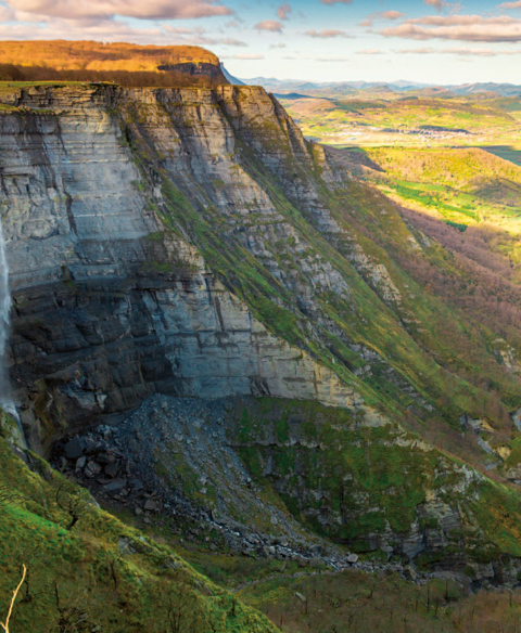 Berge und T&auml;ler: Nervi&oacute;n River Falls