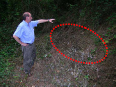 Localizaci�n de la Fosa 1 sobre el camino que desciende hacia Arronamendi.