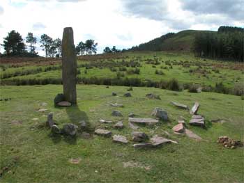 Menhir de Eteneta, Adarra