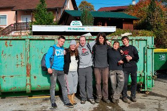Jóvenes voluntarios y voluntarias