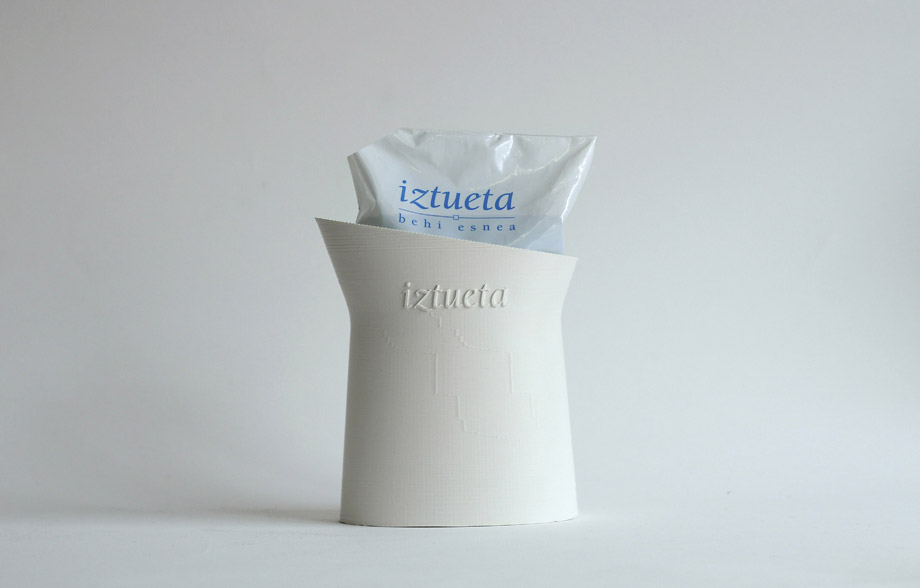 Una jarra contenedora realizada en impresión 3D para la empresa láctea Iztueta