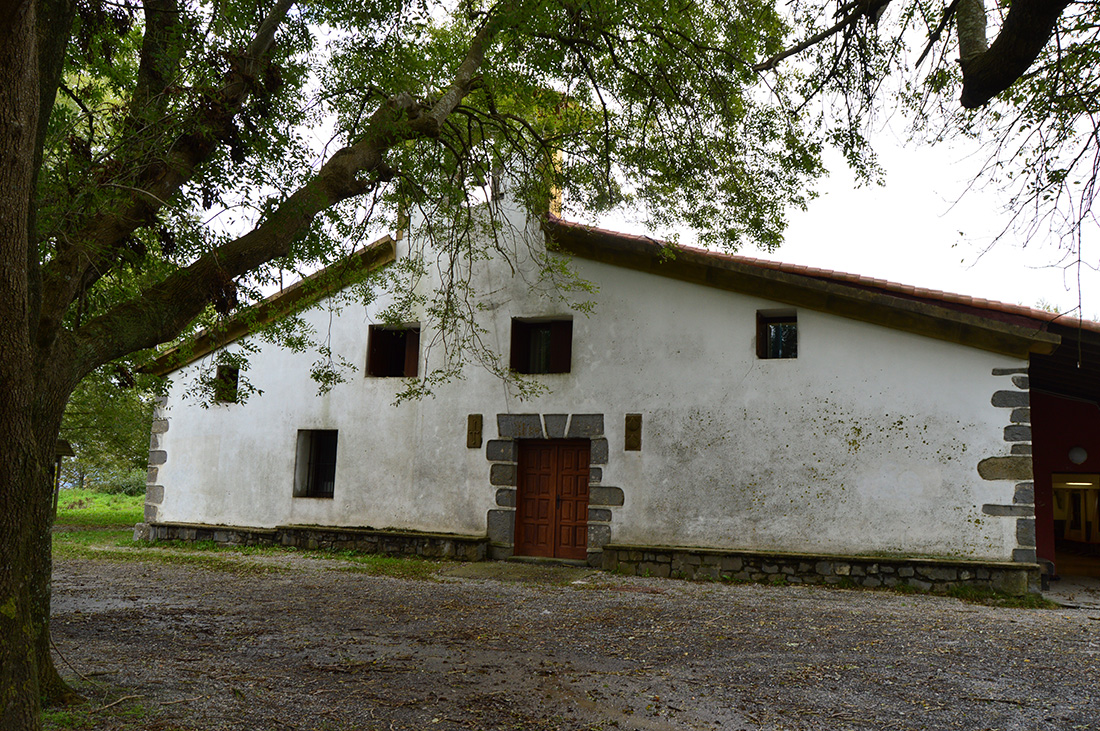 Conjunto prehistorico de Santiagomendi y la ermita