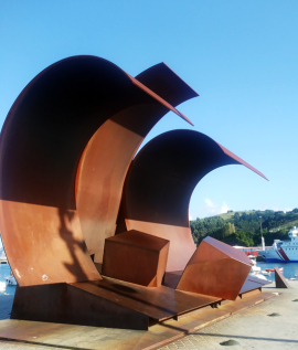 Puerto Bermeo escultura N�stor Basterretxea