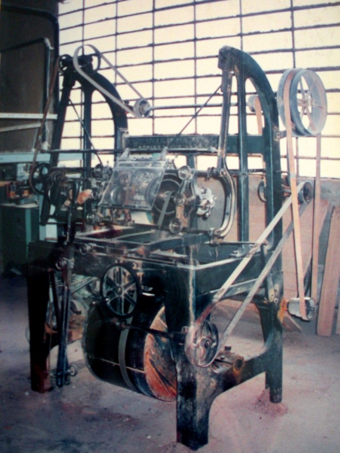 Torno copiador de hormas de Gilman & Son en el que se basó el torno de Hermanos Marco Tabar.