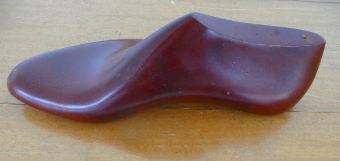 Horma de zapato fabricada con el torno copiador de hormas.