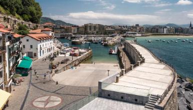 View of the port from the San Sebasti�n Aquarium
