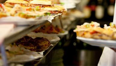 Indautxutik pintxoak jaten