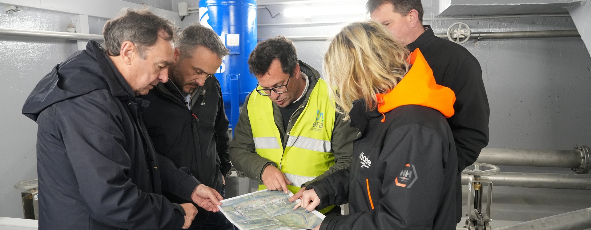 El director general de URA y el Presidente de Aguas de A&ntilde;arbe en la visita a la EBAR