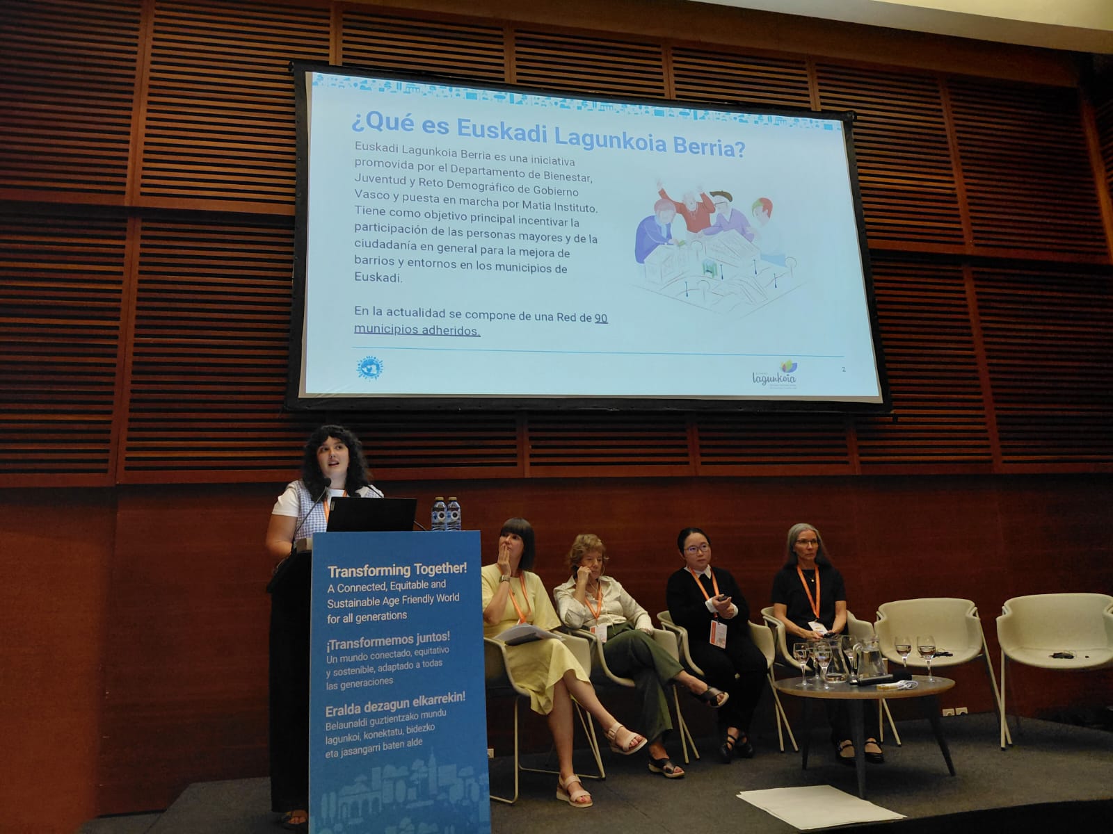 Euskadi Lagunkoia Berria presenta en el Congreso Mundial un itinerario formativo para impulsar el programa de Establecimientos Amigables