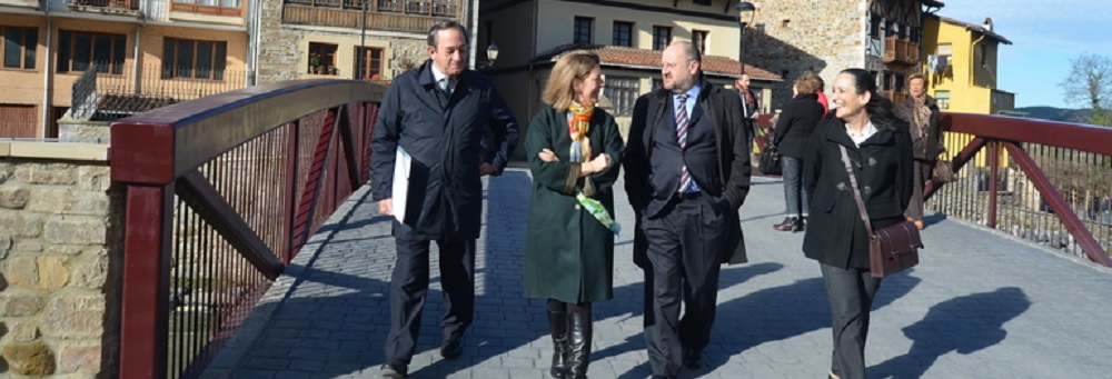 Visita al nuevo puente sobre el rio Arratia en Areatza